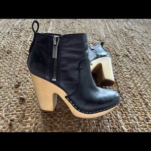Dolce Vita Black Ankle Boot w/ Wood Platform - 6.5